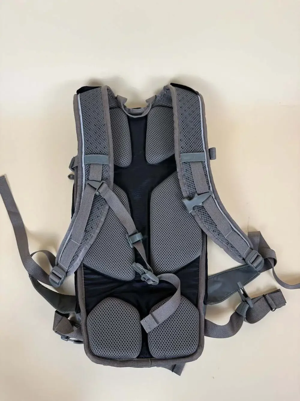 Eastern Mountain Sports Hydration Backpack w/ Bladder hiking camping outdoors